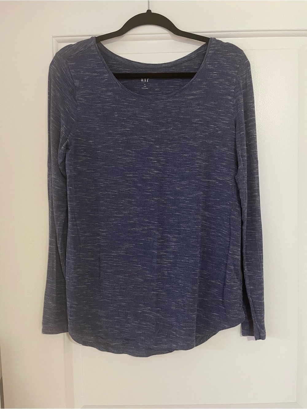 GAP Women’s Long-Sleeve Scoop Neck Tee - Size S